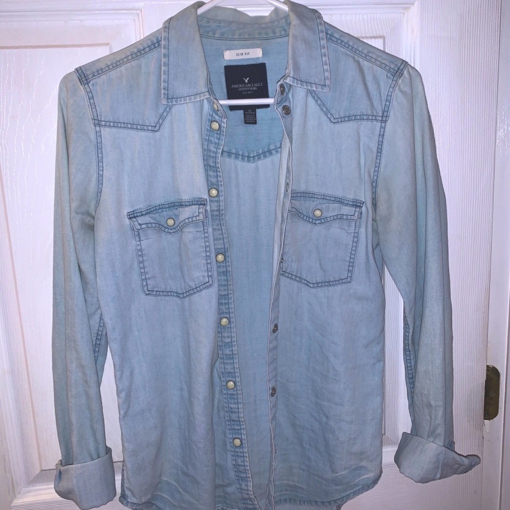 American Eagle Pearl Snap Button Up